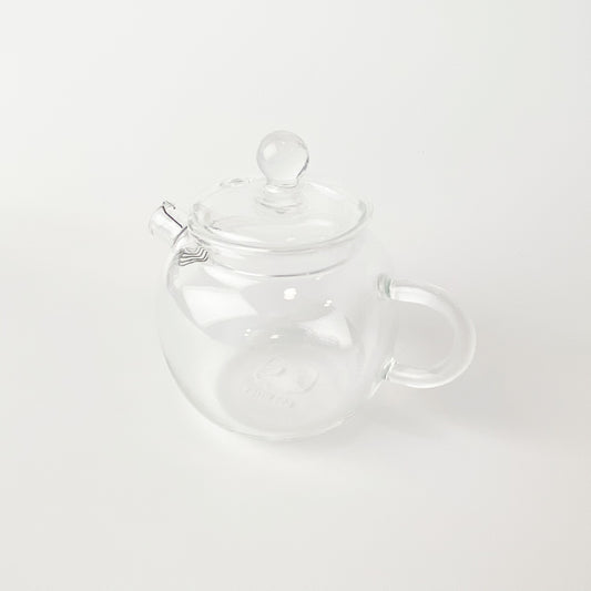 Kleine Teekanne aus Glas